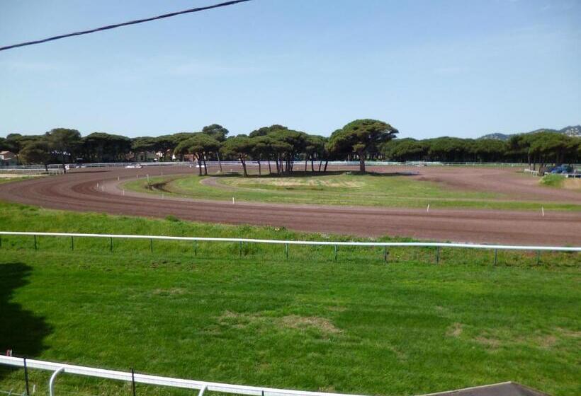 带露台的标准房间, Hôtel Le Calypso