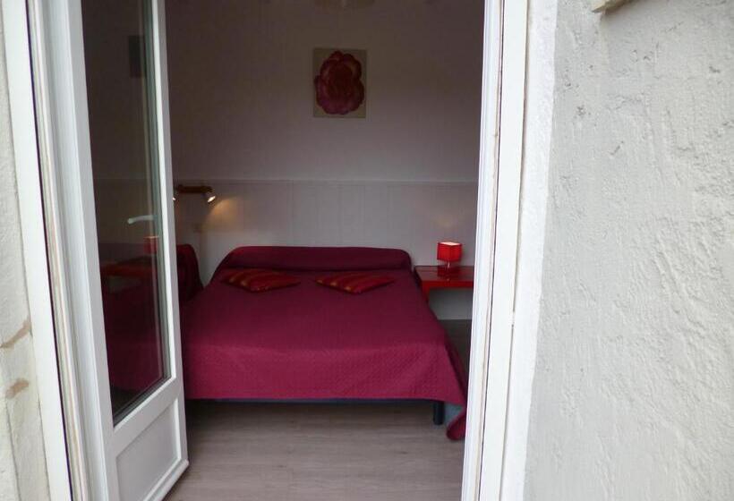 带露台的标准房间, Hôtel Le Calypso