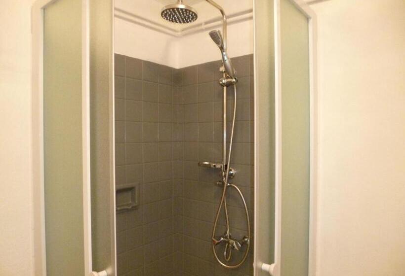 标准三人间, Hôtel Le Calypso