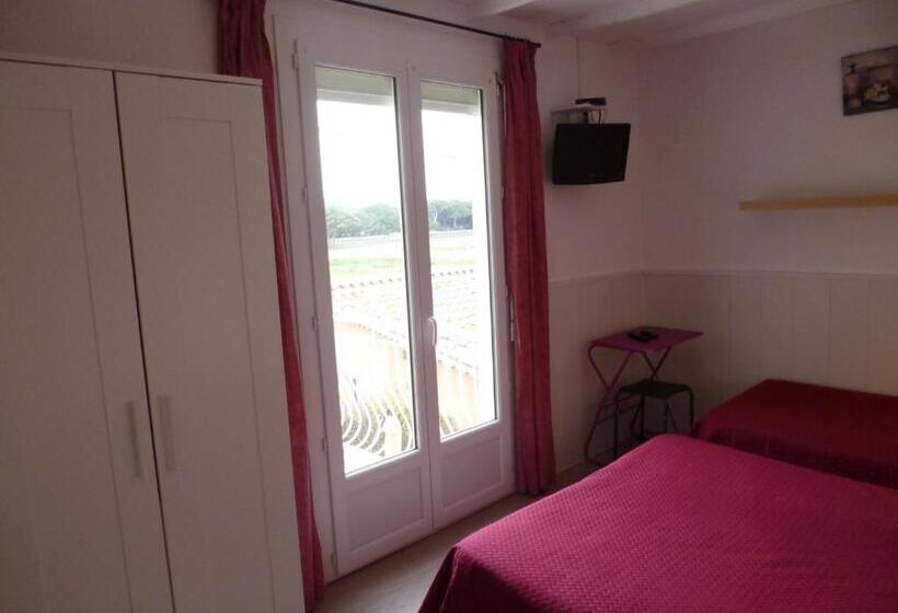 带露台的标准房间, Hôtel Le Calypso