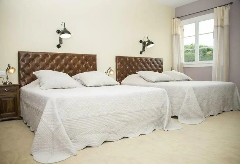 Standard Neljän Hengen Huone, Hôtel Les Hauts De Mourèze