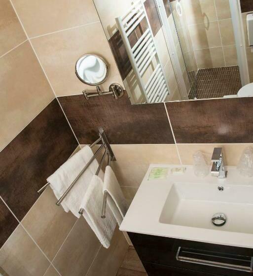 غرفة قياسية رباعية, Hôtel Les Hauts De Mourèze