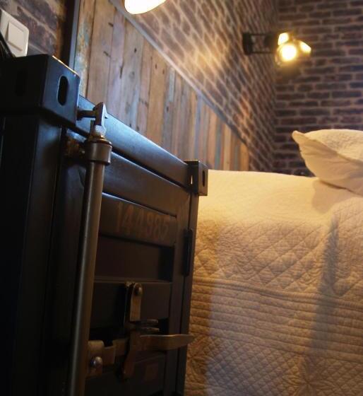 جناح عائلي, Hôtel Les Hauts De Mourèze