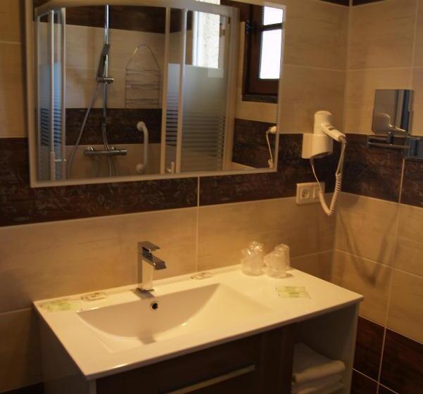 جناح عائلي, Hôtel Les Hauts De Mourèze