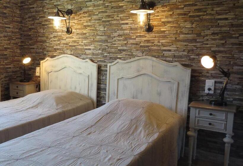 جناح عائلي, Hôtel Les Hauts De Mourèze