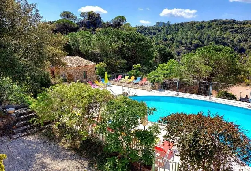 Standard-invahuone, Hôtel Les Hauts De Mourèze