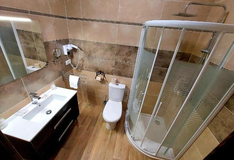 غرفة قياسية مطلّة علي حمام السباحة, Hôtel Les Hauts De Mourèze