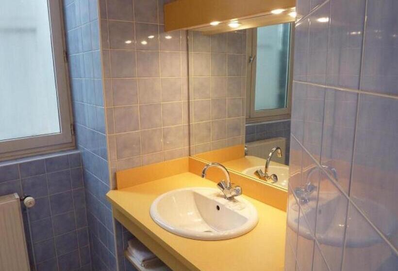 חדר סטנדרט לשלושה, Hôtel Restaurant Du Pont Vieux