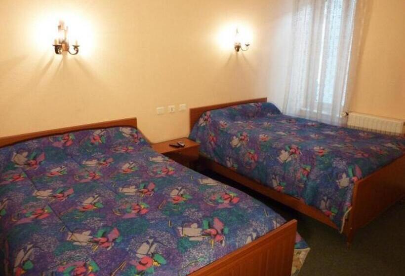 חדר סטנדרט לשלושה, Hôtel Restaurant Du Pont Vieux