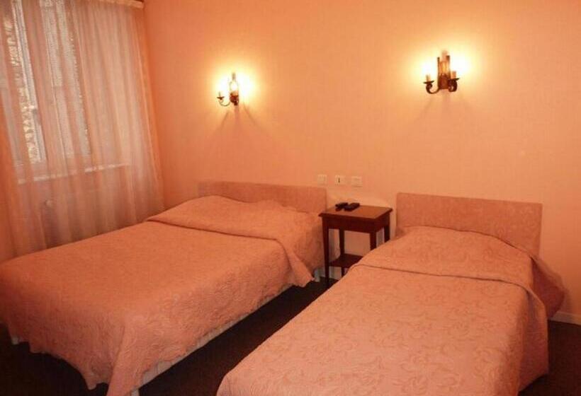 חדר סטנדרט לשלושה, Hôtel Restaurant Du Pont Vieux