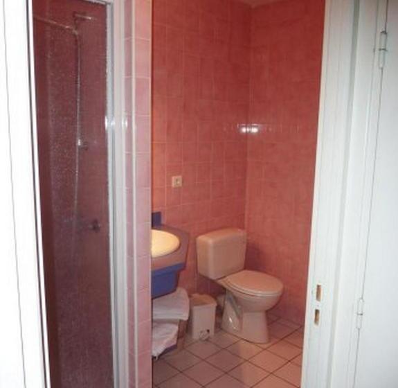 חדר סטנדרט לארבעה, Hôtel Restaurant Du Pont Vieux