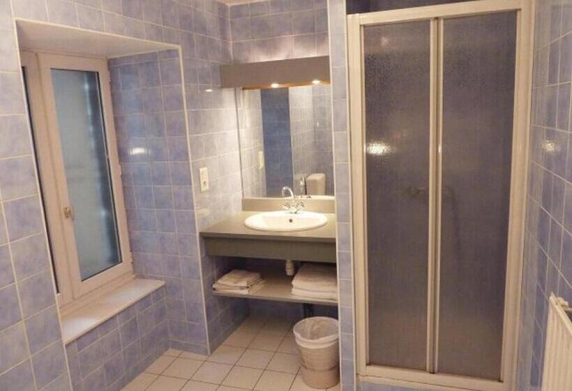 חדר סטנדרט לארבעה, Hôtel Restaurant Du Pont Vieux