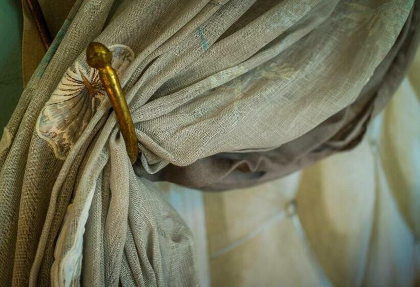 スイート, Château Le Bouïs