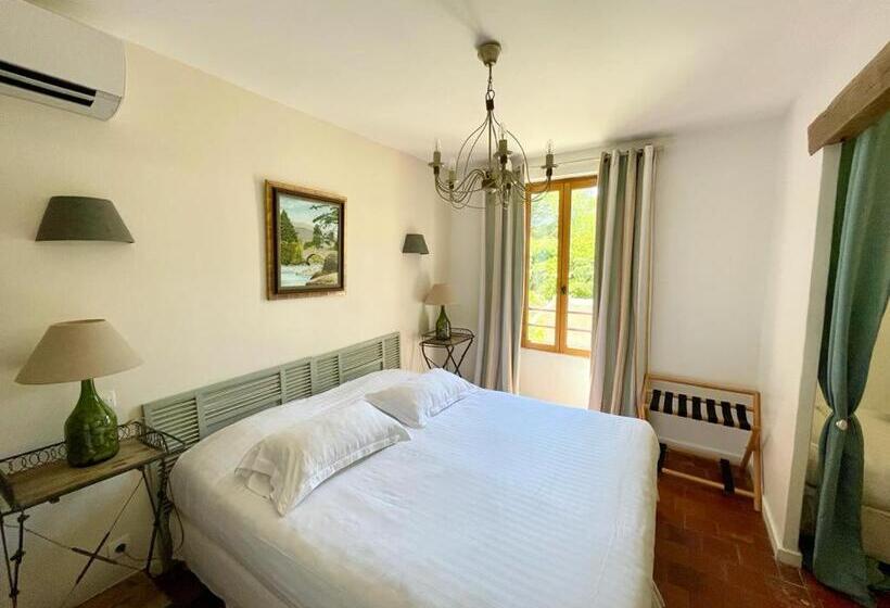 トリプルクラシックルーム, Château Le Bouïs