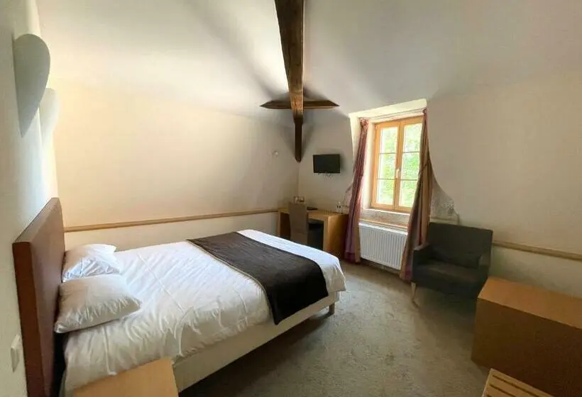 Perhesviitti, Auberge Côté Rivière