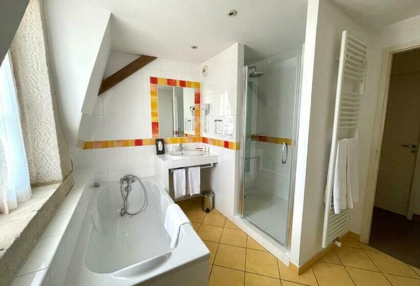 جناح جونيور, Auberge Côté Rivière