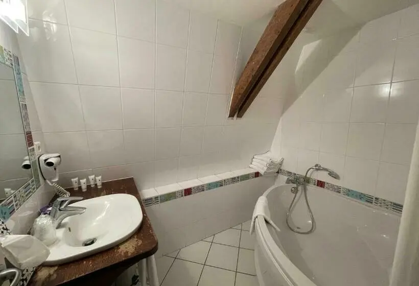 Perhesviitti, Auberge Côté Rivière