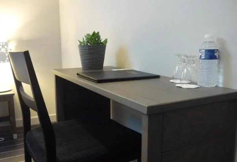 Perhehuoneisto, Auberge Côté Rivière