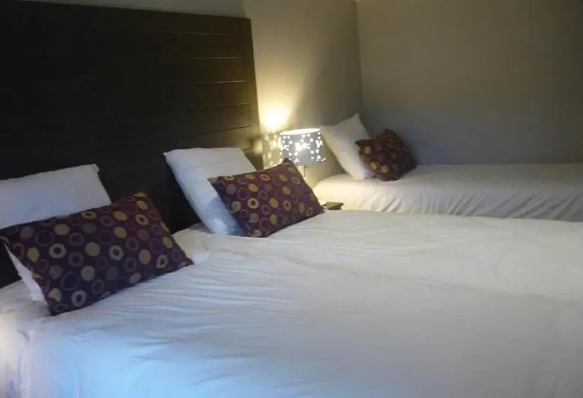 Perhehuoneisto, Auberge Côté Rivière