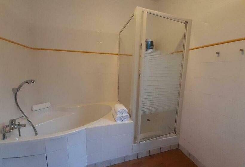 חדר משפחתי יוקרתי, Auberge De Kerveoc H