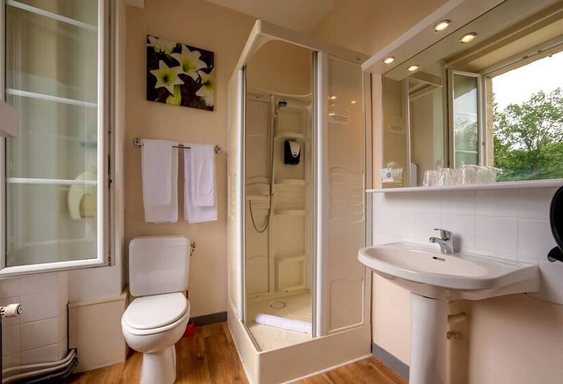 חדר קומפורט לשלושה, Auberge De Kerveoc H