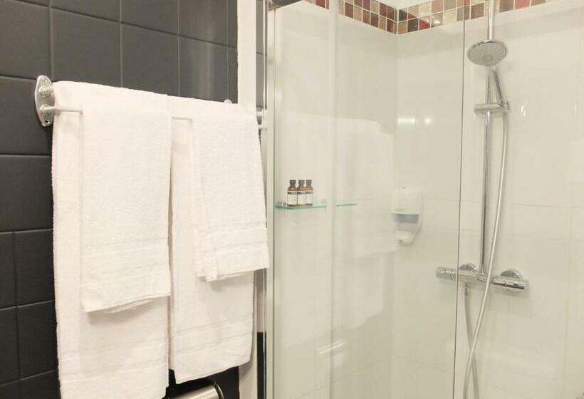 スタンダードトリプルルーム, Aux Temps D Em