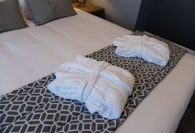 スタンダードトリプルルーム, Aux Temps D Em