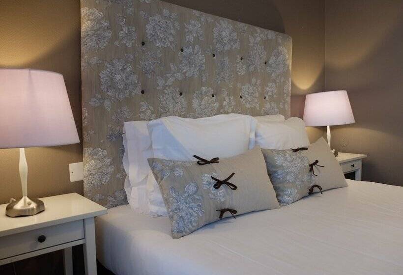 スタンダードトリプルルーム, Aux Temps D Em