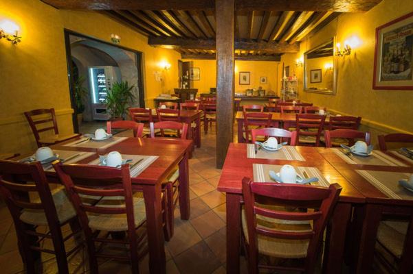 غرفة قياسية, De La Halle