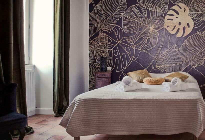 غرفة قياسية, De La Halle