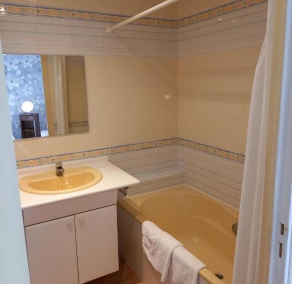 غرفة قياسية, De La Halle