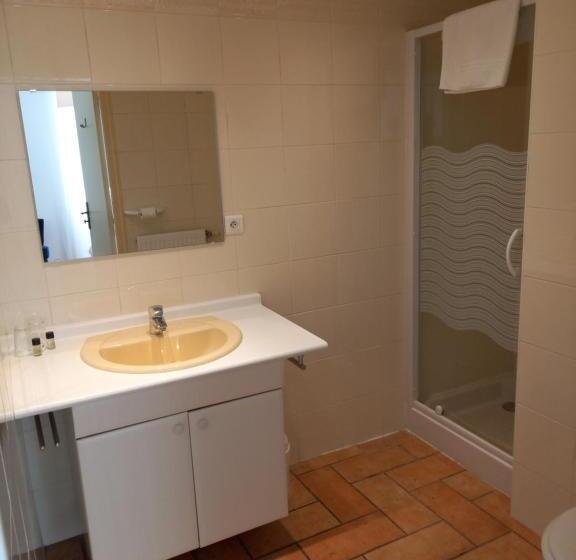 غرفة قياسية, De La Halle