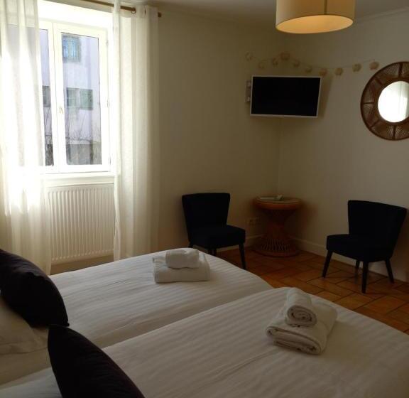 غرفة قياسية, De La Halle