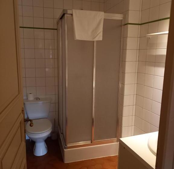 غرفة قياسية فردية, De La Halle