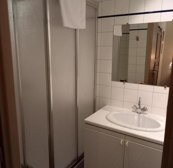 غرفة قياسية, De La Halle