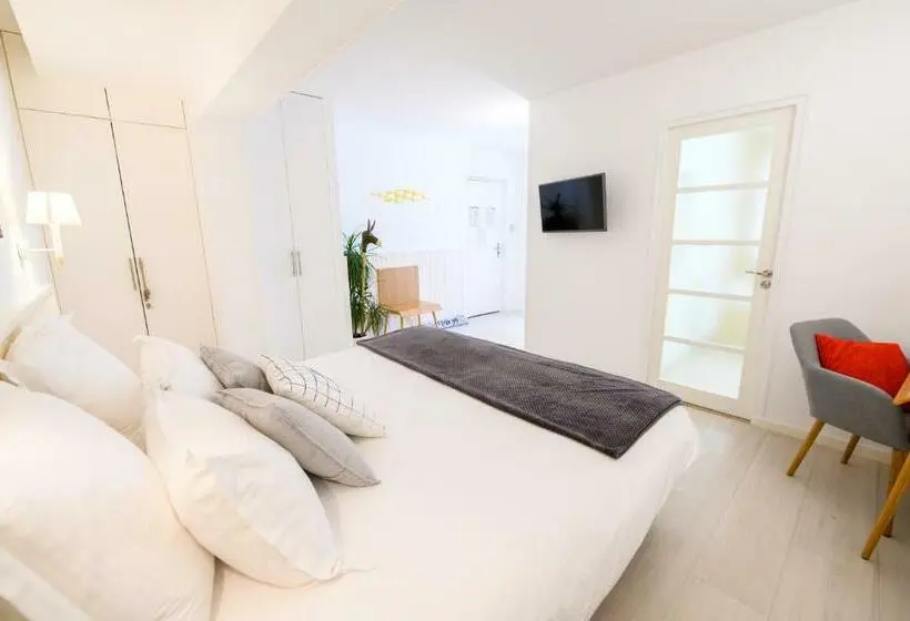 Sviitti, Hôtel La Jetée