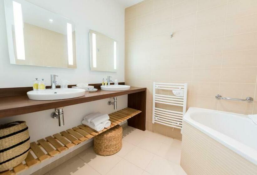 جناح, Hôtel La Jetée