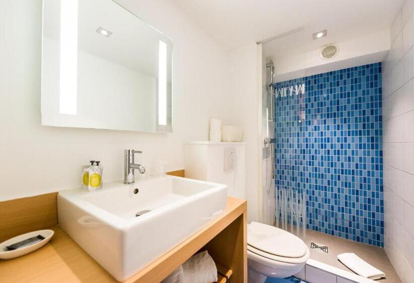 غرفة عائلية, Hôtel La Jetée