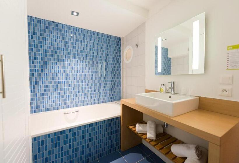 غرفة عائلية, Hôtel La Jetée