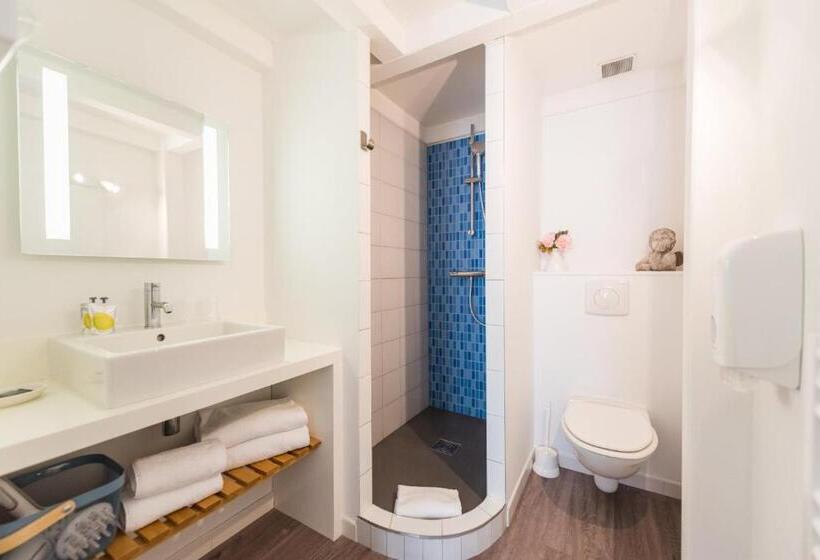 غرفة قياسية ثلاثية, Hôtel La Jetée