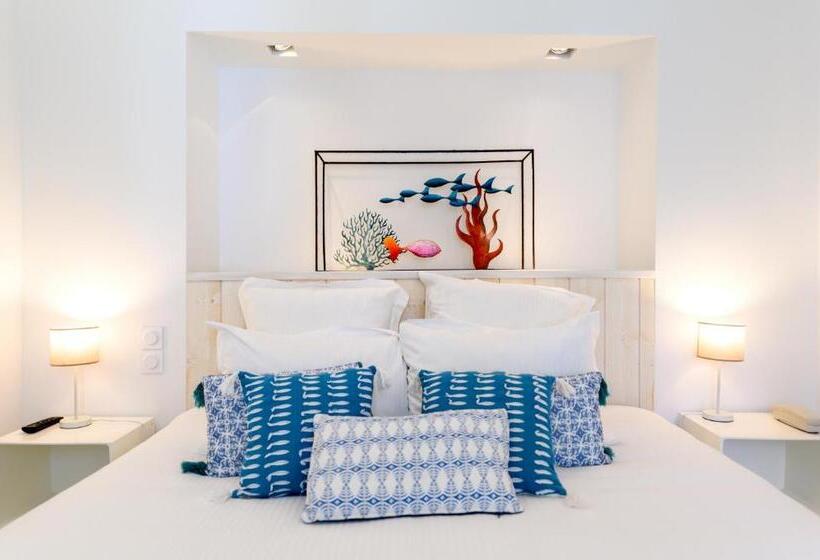 جناح جونيور, Hôtel La Jetée