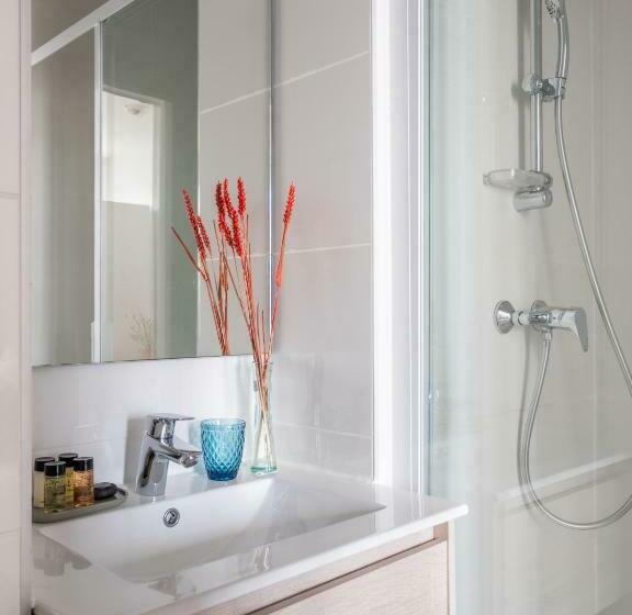 Номер Стандарт, Tour De Nesle La Rochelle Vieux Port 3 Etoiles