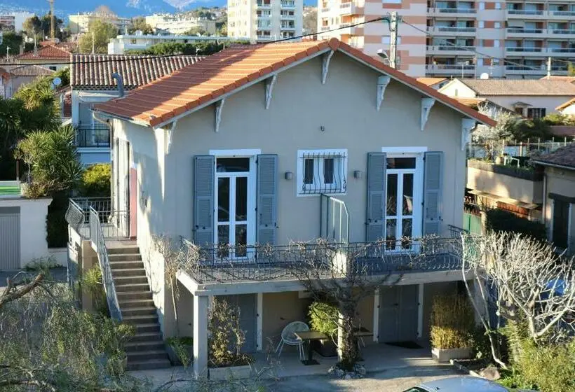 Perhehuone, Hôtel Du Bord De Mer Le Vanillé