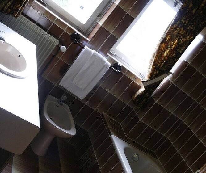 Номер Стандарт, Hôtel Majuscule