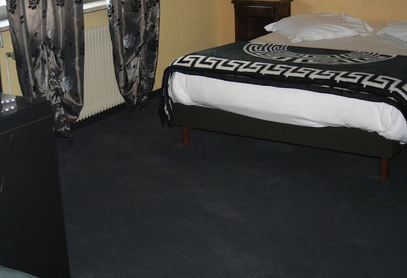 Номер Комфорт, Hôtel Majuscule