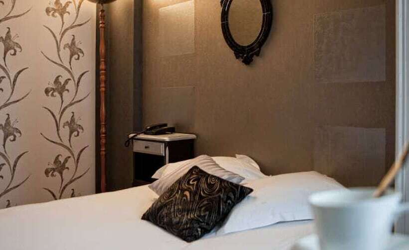 Номер Комфорт, Hôtel Majuscule
