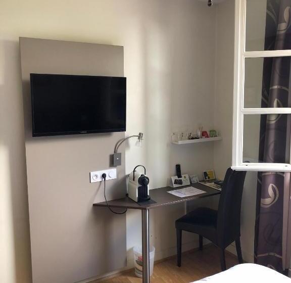 חדר סטנדרט נוף לגינה, Logis Hôtel Restaurant La Bastide