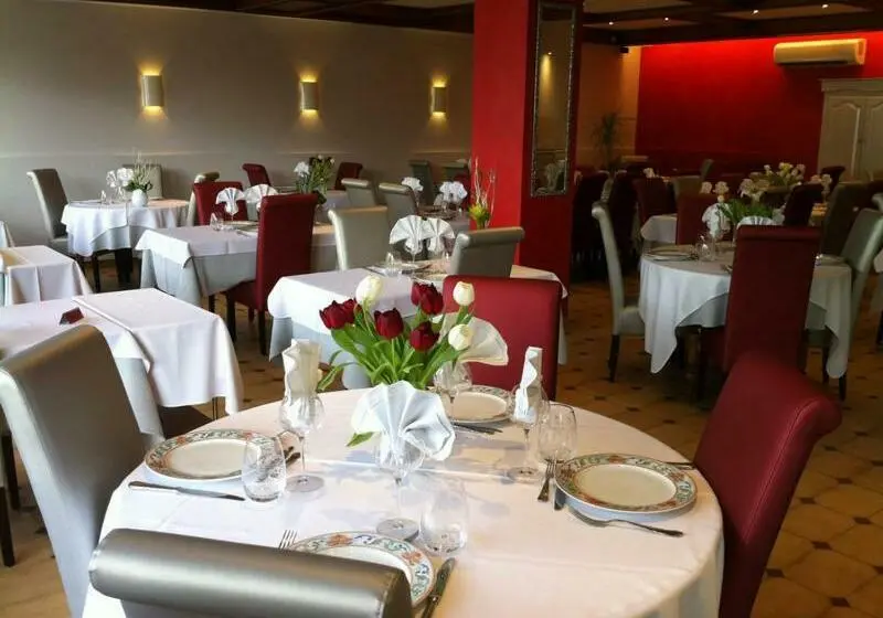 プレミアムトリプルルーム, Hôtel Restaurant Les Rochers