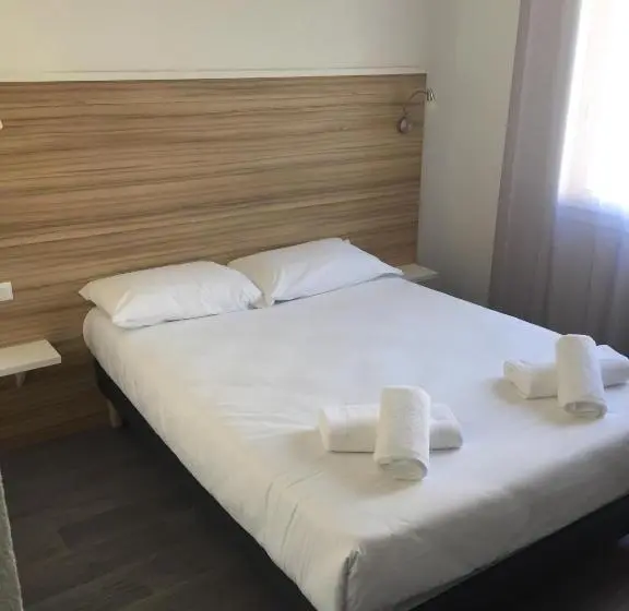 Quarto Economy, L Oasis