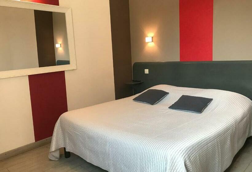 Pokój Rodzinny, La Rapière